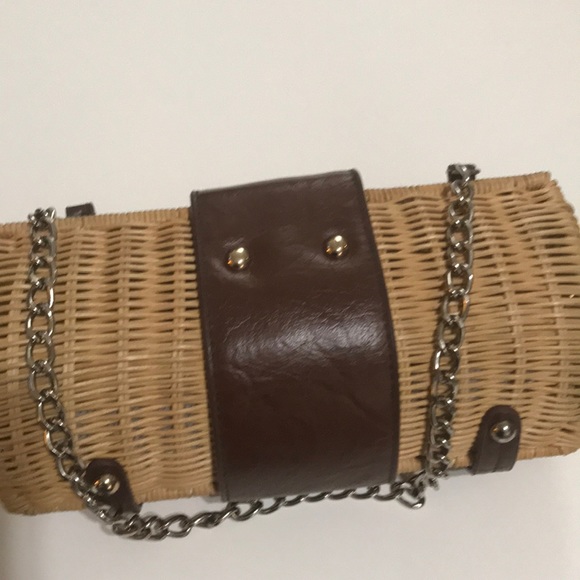 WICKER BAG CLAM SHELL LEATHER GOLD HARDWARE - Picture 5 of 6